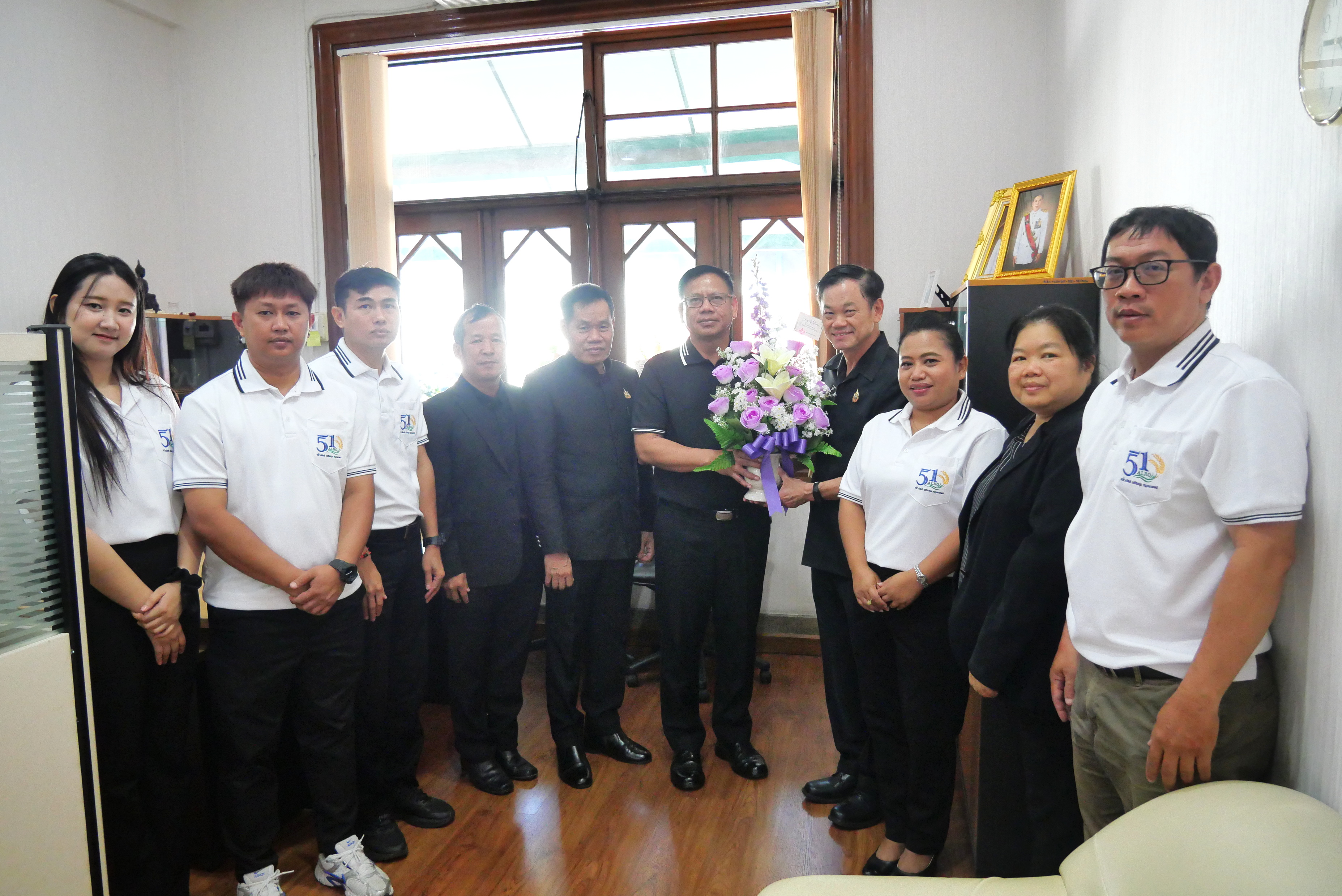 title - หัวหน้าผู้ตรวจราชการกรม พร้อมคณะเข้าแสดงความยินดีกับผู้ตรวจราชการกรม ส.ป.ก. เนื่องในโอกาสเข้ารับตำแหน่งใหม่